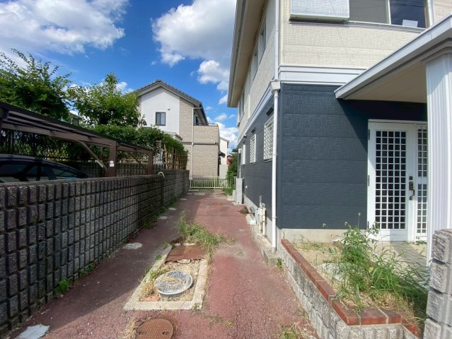 平子町長池上の駐車場