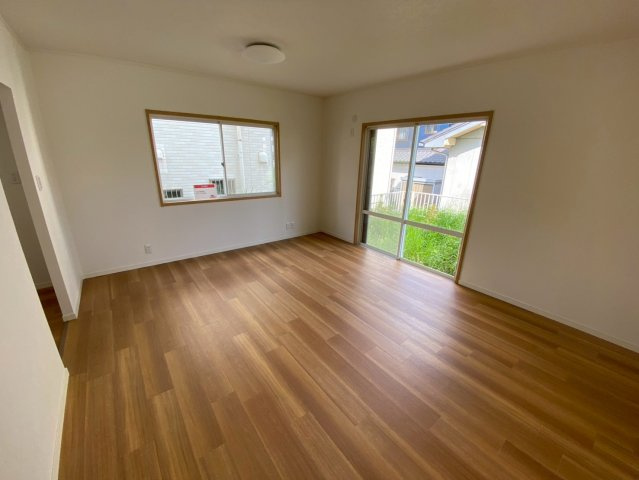 平子町長池上の居間・リビング|使いやすい居間です