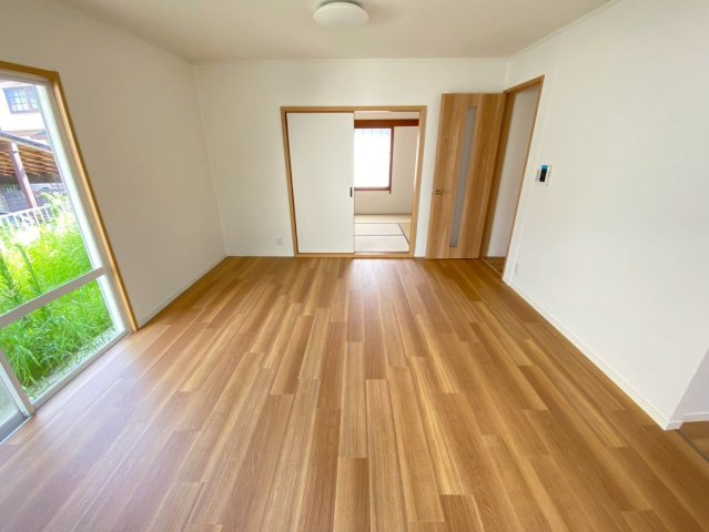 平子町長池上の居間・リビング|こちらの居間で趣味の時間をお楽しみください