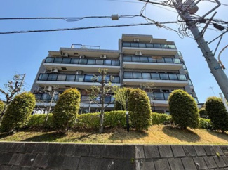 【外観】 | モダンでスタイリッシュな印象を与えるグレーを基調とした外観。