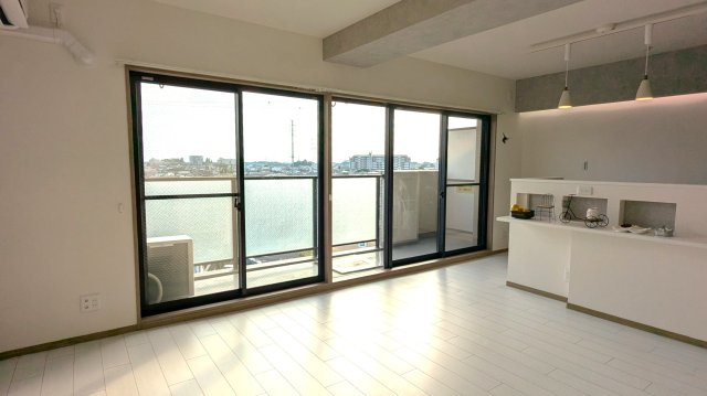 【居間・リビング】の画像