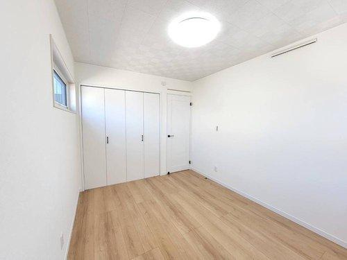 鹿沼市栄町の洋室|〇6帖洋室〇
お子様ひとりひとりにお部屋を持たせることができます♪
2025年4月撮影