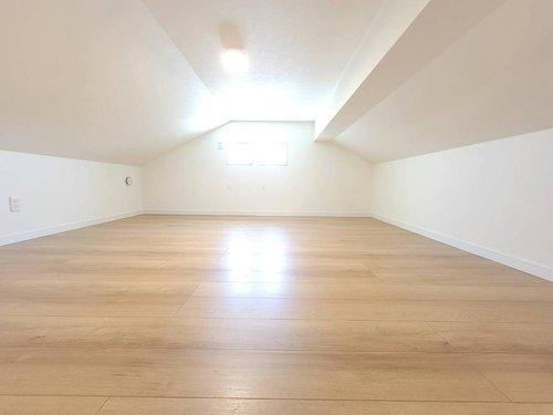 鹿沼市栄町の収納|〇屋根裏収納〇
荷物や趣味が増えても安心の収納スペースを完備！季節の衣類や大型の家具、旅行用品などを保管することができ、生活空間がスッキリと整理できます（＾＾）
2025年4月撮影