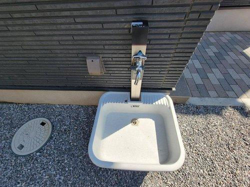 鹿沼市栄町の設備|〇立水栓〇
お子様の靴や家庭菜園のお野菜など洗う時に活躍します（＾＾）
2025年4月撮影