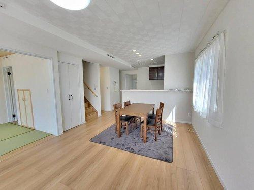 鹿沼市栄町の居間・リビング|〇リビング〇
約17帖の広々リビング♪続き間の和室と合わせると更に開放的な空間が広がります（＾＾）
2025年4月撮影