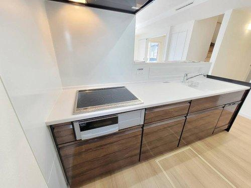 鹿沼市栄町のキッチン|〇キッチン〇
お掃除楽々なIHクッキングッヒーター♪ホーローシステムキッチンなので、熱や傷に強い仕様となっております（＾＾）
2025年4月撮影