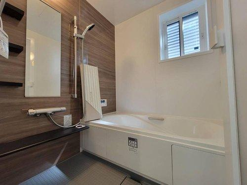 鹿沼市栄町の浴室|〇浴室〇
空気もこもらずいつもクリーンな浴室乾燥機付の広々バスルーム♪
2025年4月撮影