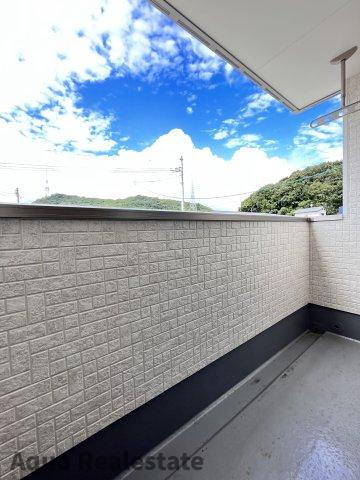 オール電化デザイナーズハウス高松市木太町建売のバルコニー|同タイプです。お洗濯ものを気持ちよく太陽の光で干せるのが嬉しいですね。