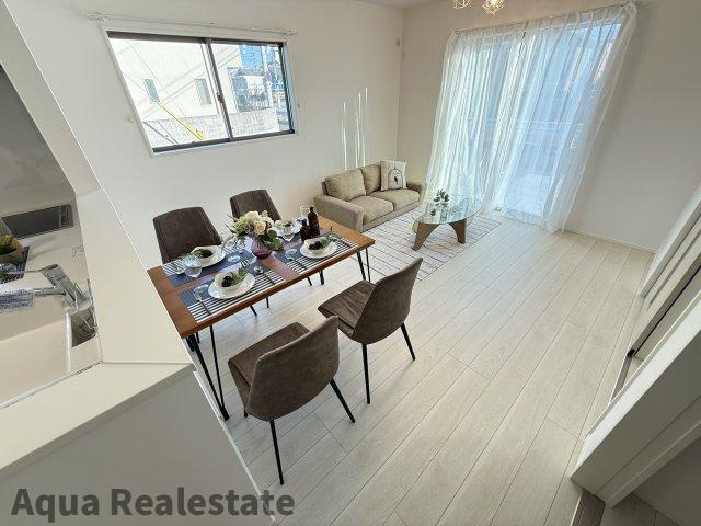 オール電化デザイナーズハウス高松市木太町建売の居間・リビング|同タイプです。リビングダイニングになります。ご家族揃っての素敵な空間になりそうですね。