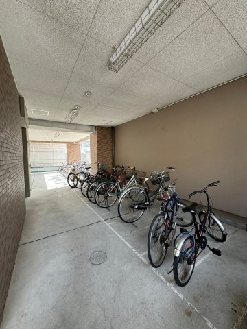 サムティ阿波座Lussoの駐車場