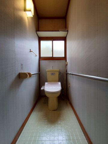 桜ヶ岡1丁目8-7借家のトイレ