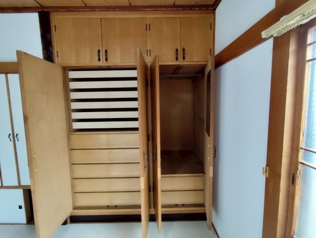 桜ヶ岡1丁目8-7借家の収納