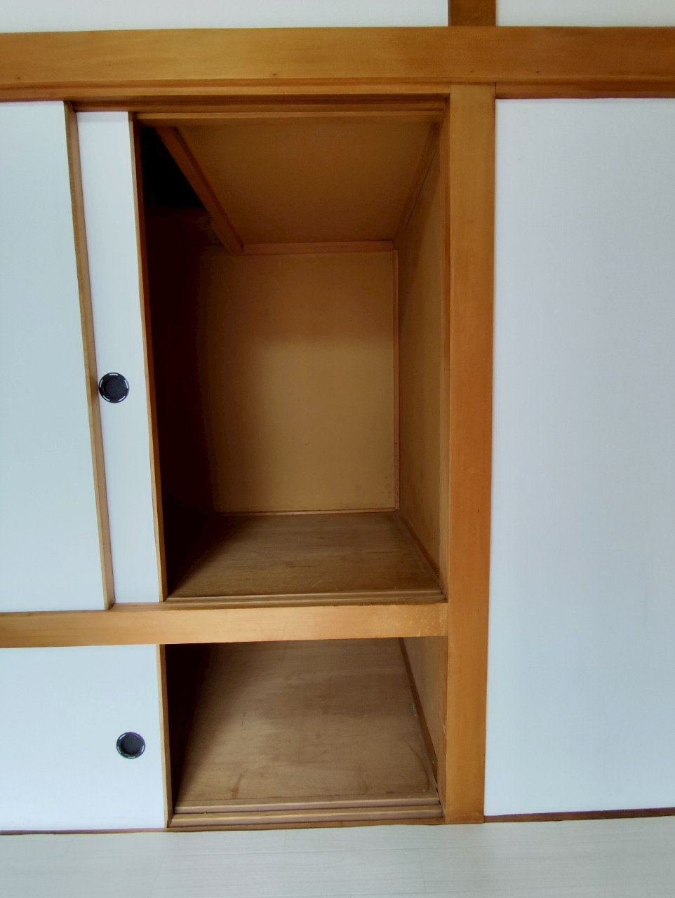 桜ヶ岡1丁目8-7借家の収納