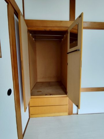 桜ヶ岡1丁目8-7借家の収納