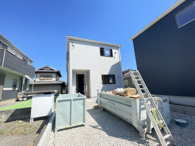 新築戸建・建売　大泉町寄木戸第16　Cradle Garden　全3棟の外観|浴室乾燥機付きで雨の日や花粉の時期でも室内干しができるので安心です！