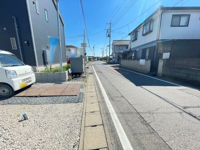 新築戸建・建売　大泉町寄木戸第16　Cradle Garden　全3棟の前面道路含む現地写真|車通りが少なく静かな住宅街に立地♪前面道路も穏やかな雰囲気でゆったりとした暮らしができます♪