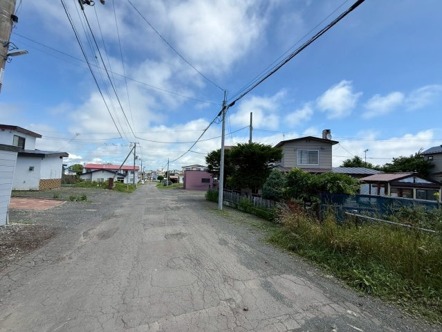 春採2丁目【120坪オーバー角地】売土地の前面道路含む現地写真