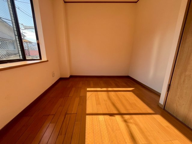 新栄プロパティー北野田Ⅱの洋室