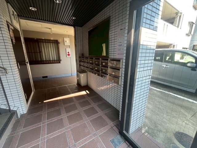 新栄プロパティー北野田Ⅱのエントランス