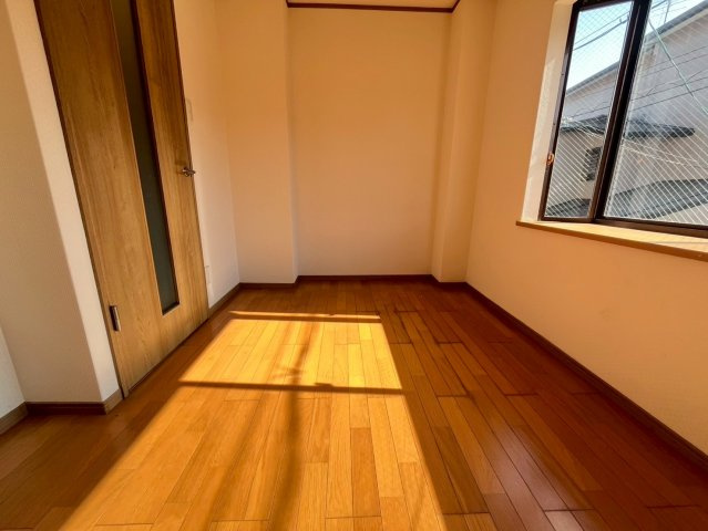 新栄プロパティー北野田Ⅱの洋室