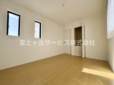 【子供部屋】 | 静岡市葵区新伝馬3丁目 3期 新築一戸建て B号棟 | 子供部屋としても使える洋室です