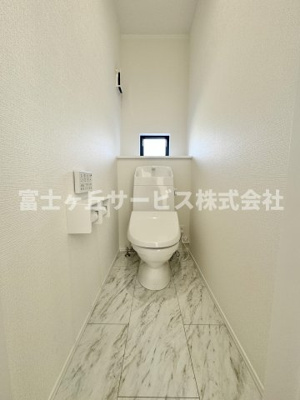 【トイレ】 | 静岡市葵区新伝馬3丁目 3期 新築一戸建て B号棟 | 2Fトイレです