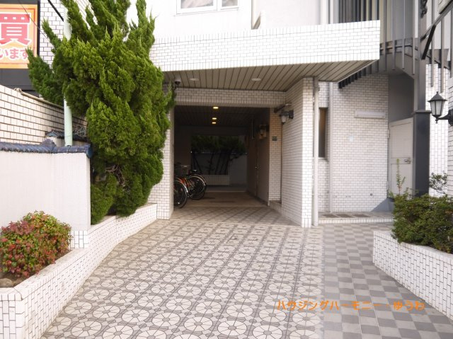 【エントランス】 | マンションヴィップ上池袋 | 清潔感と歓迎感があるエントランスホールとなります。