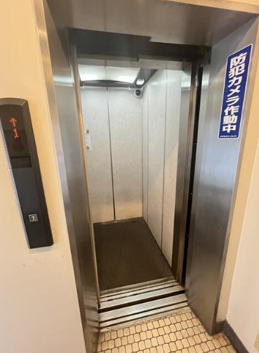 【その他共用部分】 | マンションヴィップ上池袋 | 階段移動の手間を省く現代の必需設備です。