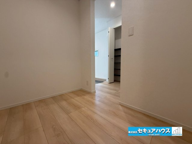 豊明市沓掛町川部 全3棟のその他|【ファミリークローク】
◆リビングに散らかりがちな子どもの制服などをまとめて収納できたりと、家事の効率化と整理整頓に役立ちます。﻿