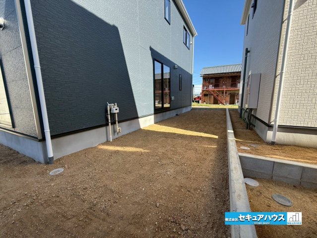 豊明市沓掛町川部 全3棟 の庭|【庭】
◆芝生を敷いたり、ちょっとしたガーデニングスペースとして利用できます。