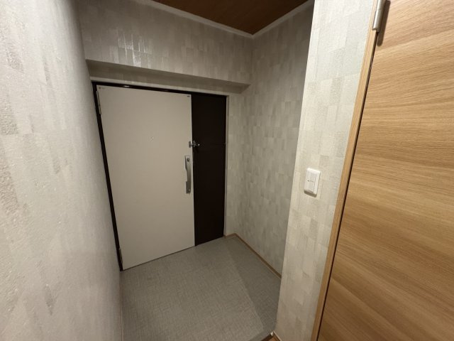 メゾンドール千里泉ヶ丘参号館の玄関