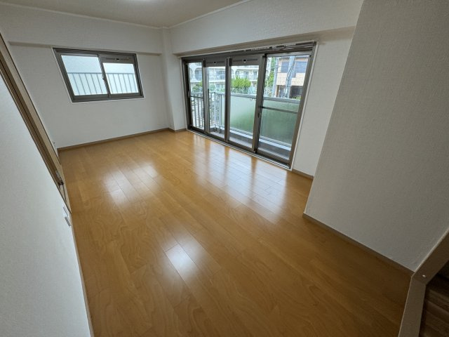 メゾンドール千里泉ヶ丘参号館の居間・リビング