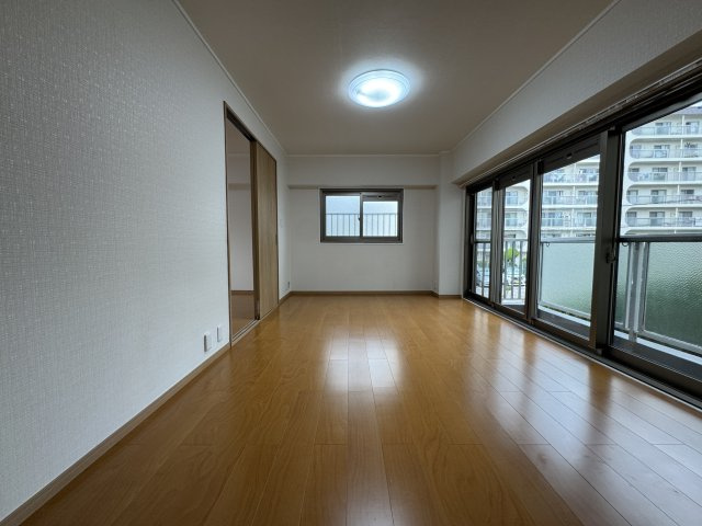 メゾンドール千里泉ヶ丘参号館の居間・リビング