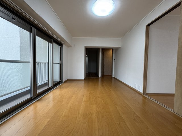 メゾンドール千里泉ヶ丘参号館の居間・リビング