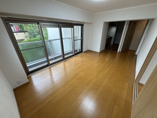 メゾンドール千里泉ヶ丘参号館の居間・リビング