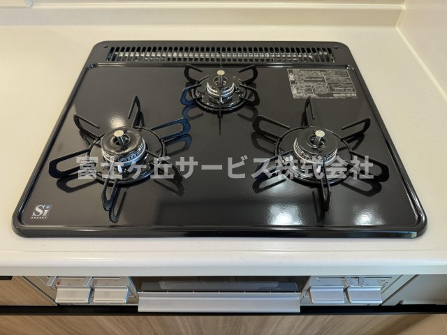 【その他】 | 焼津市高新田 新築一戸建て 1号棟 | 3口コンロがあります
