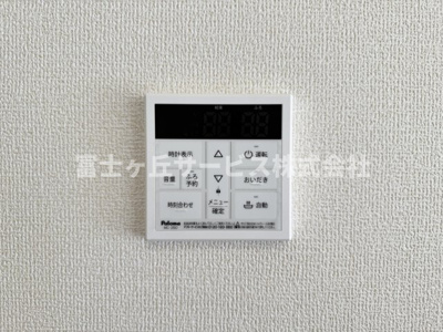 【発電・温水設備】 | 焼津市高新田 新築一戸建て 1号棟 | リビングからも操作ができて便利です