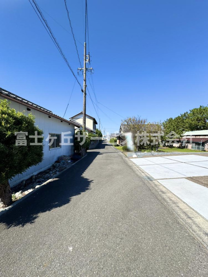 【前面道路含む現地写真】 | 焼津市高新田 新築一戸建て 1号棟 | 前面道路含む現地写真です