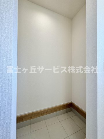 【収納】 | 焼津市高新田 新築一戸建て 1号棟 | 玄関の土間収納スペースです