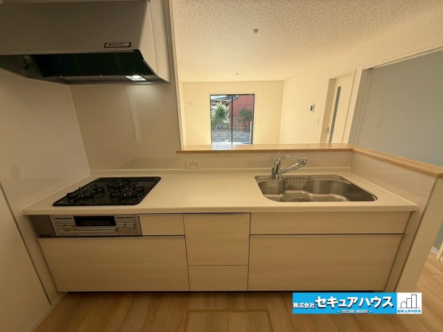 豊明市沓掛町川部 全3棟 のキッチン|【キッチン】
◆同時にたくさんの料理が調理できる。「焼く・蒸す・煮る」の工程を同時進行で進めることができるので、料理を素早く作ることができます。育児でバタバタ忙しいママに嬉しい♪