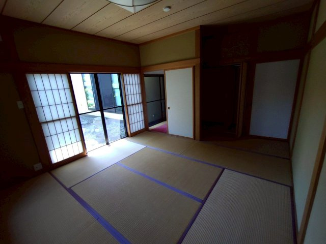 米沢市万世町桑山【中古住宅】の和室|和室ならではの温かな和の空間で寛ぎの時間を過ごせます