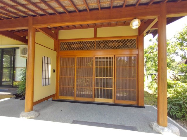 米沢市万世町桑山【中古住宅】の玄関|ゆったりとした玄関です