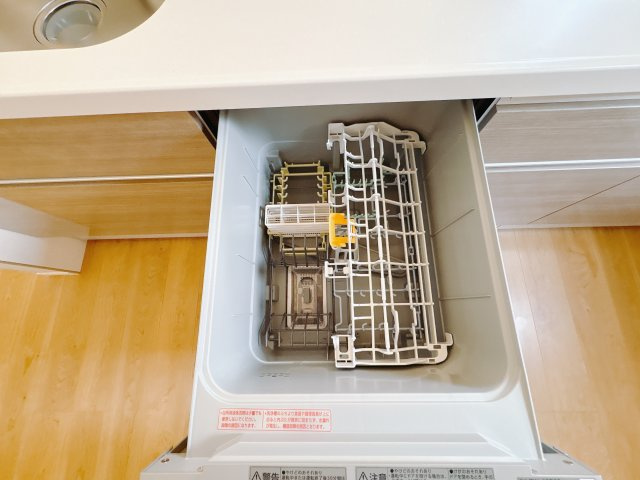 真岡市下高間木２期　新築住宅全２棟のその他|〇2号棟〇
後片付けもラクラクな食器洗乾燥機付！面倒な後片付けをお任せできます。時間と手間を節約し、ご家族との大切なひとときを増やします。
※2025年7月撮影