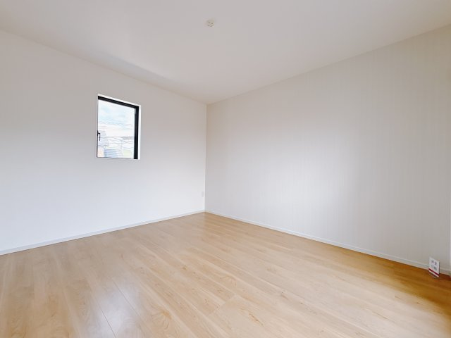 真岡市下高間木２期　新築住宅全２棟の洋室|〇2号棟・2F洋室7.8帖〇
2階洋室は3部屋とも6帖以上の広さがあります。
ベッドと机を無理なく置ける、いい広さです。
自分だけの時間を大切にできて勉強にも集中できます。
