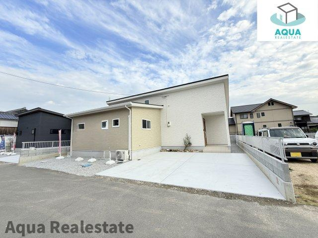 丸亀市飯山町川原の新築一戸建の外観|外観は落ち着いています