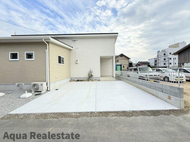 丸亀市飯山町川原の新築一戸建の前面道路含む現地写真|前面道路含む現地写真です