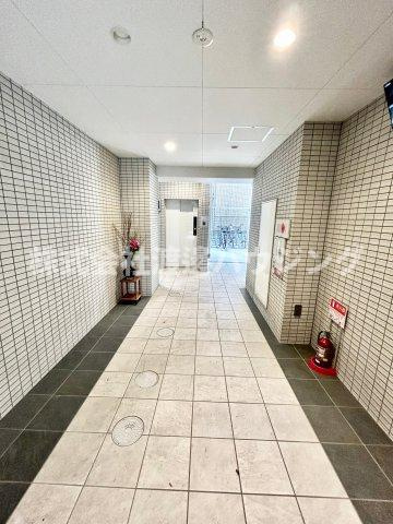 V-ランコルトル吹田のエントランス