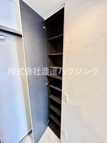V-ランコルトル吹田の収納|天井高シューズBOX