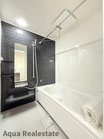 丸亀市飯山町川原の新築一戸建の浴室|落ち着いた空間のお風呂です