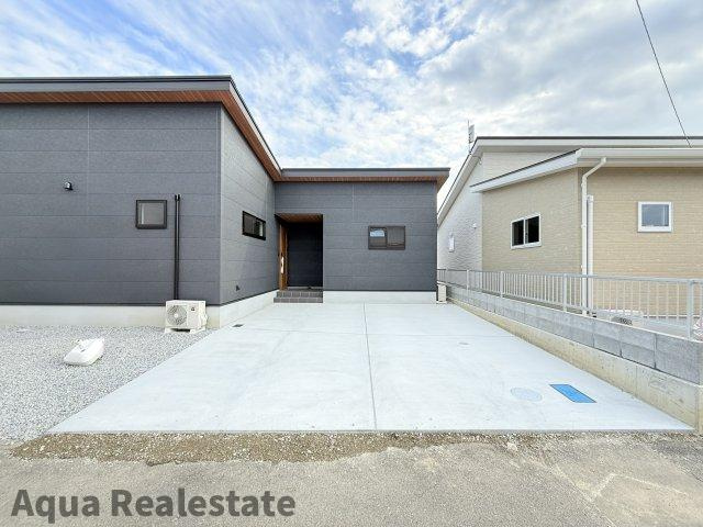 丸亀市飯山町川原の新築一戸建の前面道路含む現地写真|前面道路含む現地写真です